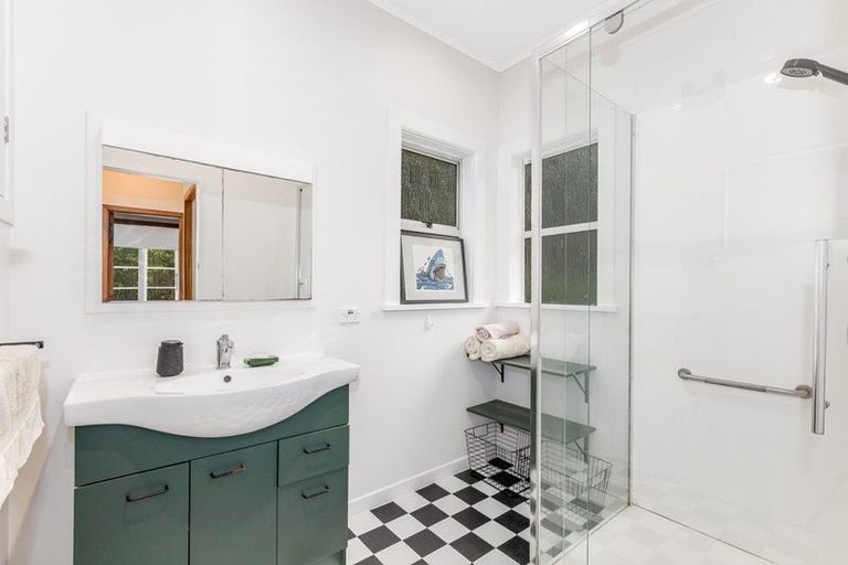 Photo of property in 2 The Rigi, Northland, Wellington, 6012