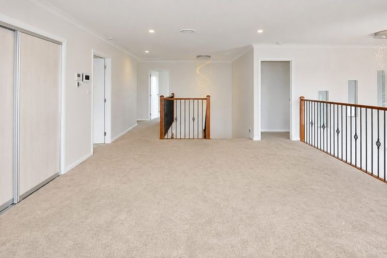 Photo of property in 68 Huntington Park Drive, Greenhithe, Auckland, 0632