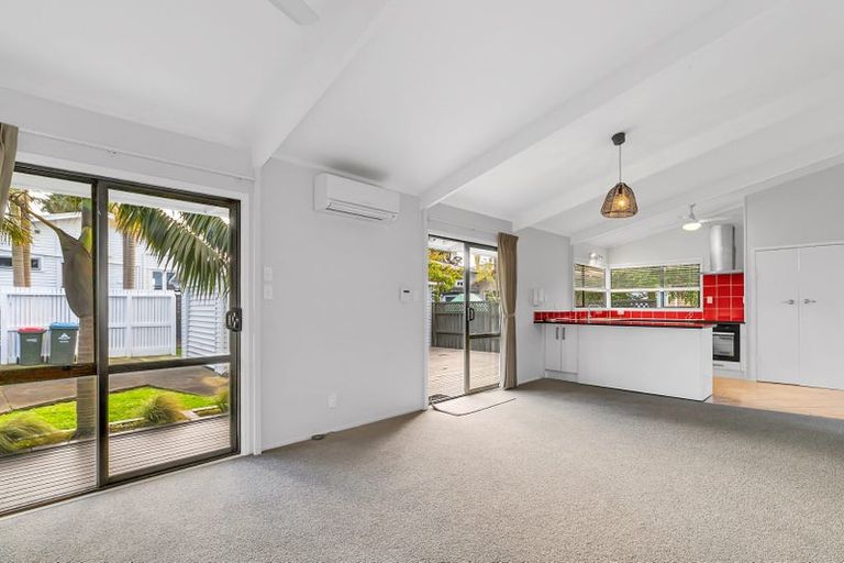 Photo of property in 18a Alberta Street, Point Chevalier, Auckland, 1022