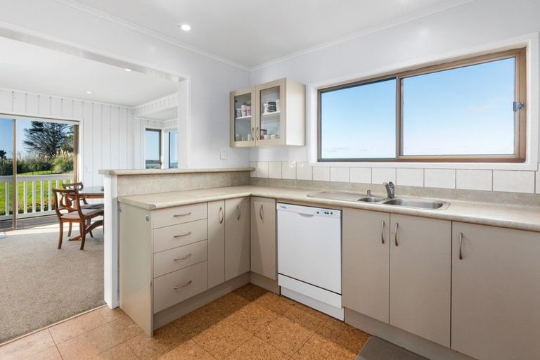 Photo of property in 16 Adela Stewart Drive West, Athenree, Waihi Beach, 3177