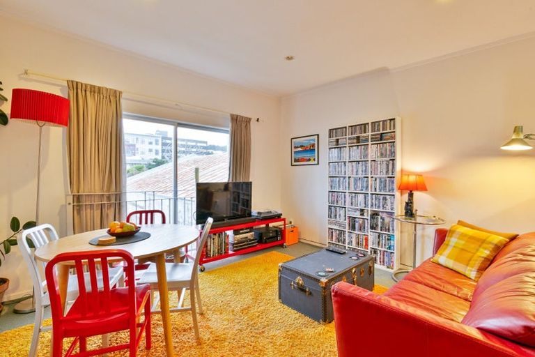 Photo of property in 4/3 Kelvin Grove, Te Aro, Wellington, 6011