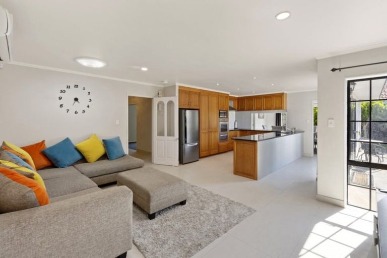 Photo of property in 29 Keywella Drive, Conifer Grove, Takanini, 2112