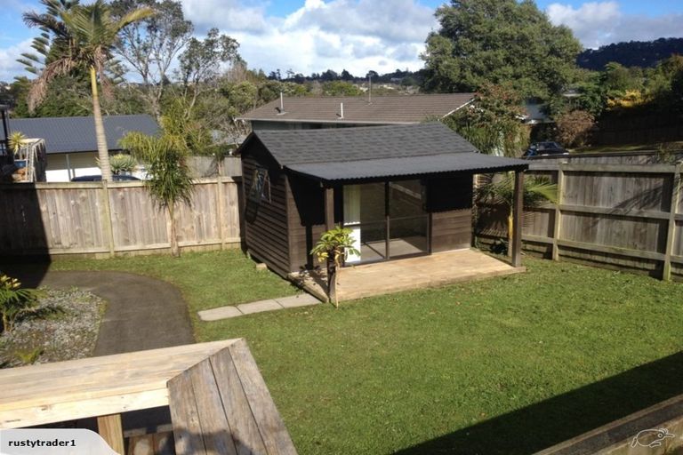 Photo of property in 21 Lantana Road, Green Bay, Auckland, 0604