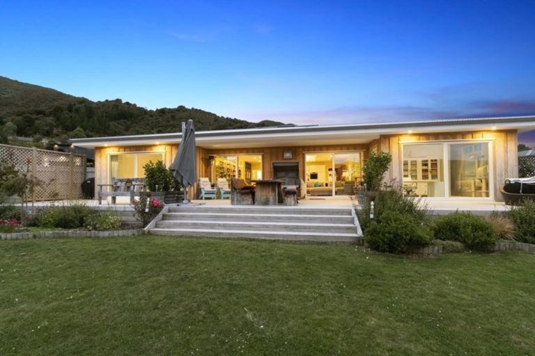 Photo of property in 55 Ruthven Road, Wainuiomata, Lower Hutt, 5014