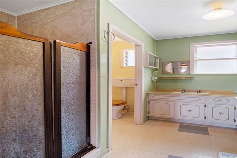 Photo of property in 37 Linwood Avenue, Forrest Hill, Auckland, 0620