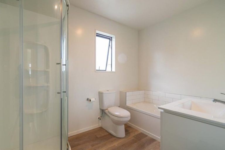 Photo of property in 32 Silver Street, Lower Shotover, Queenstown, 9304