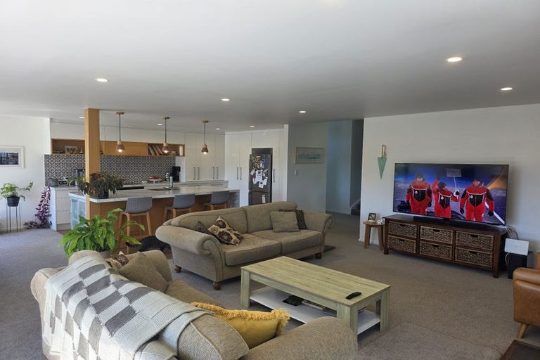 Photo of property in 17 Tauroa Road, Havelock North, 4130