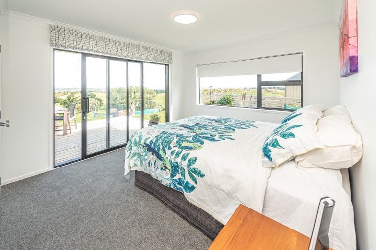 Photo of property in 37 Tirimoana Place, Otamatea, Whanganui, 4501
