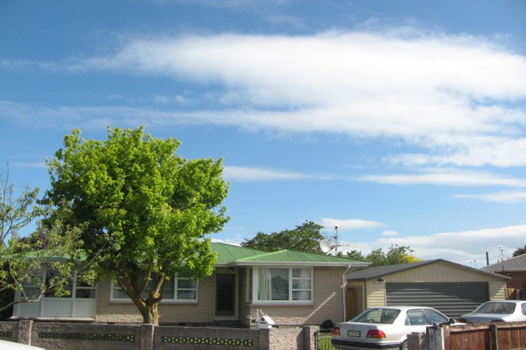 Photo of property in 28 Clipper Place, Redwood, Christchurch, 8051