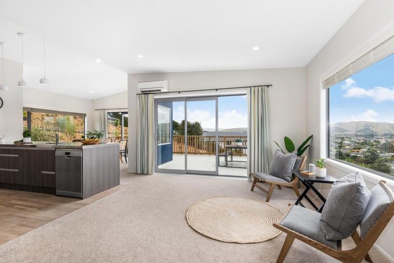 Photo of property in 20 Madeira Close, Whitby, Porirua, 5024