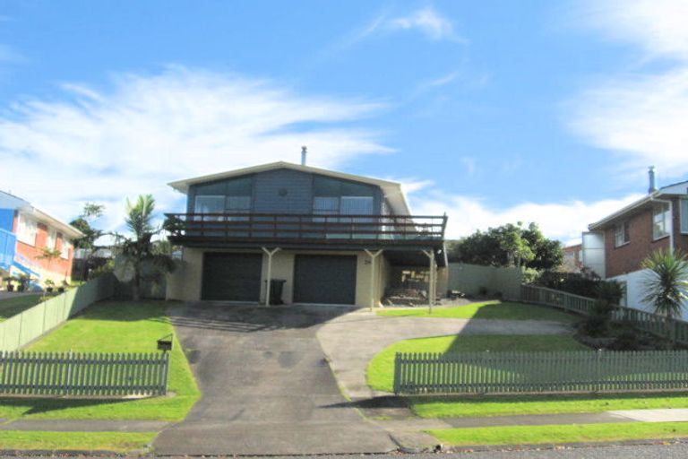 Photo of property in 24 Megan Avenue, Pakuranga Heights, Auckland, 2010