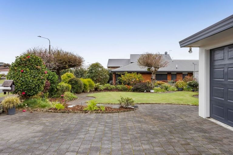 Photo of property in 54 Karina Road, Merrilands, New Plymouth, 4312