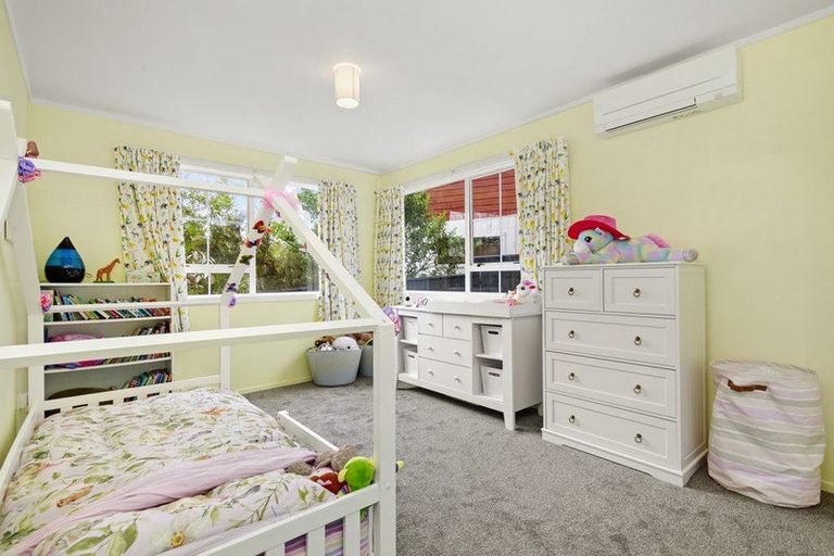 Photo of property in 9 Ordley Grove, Tawa, Wellington, 5028