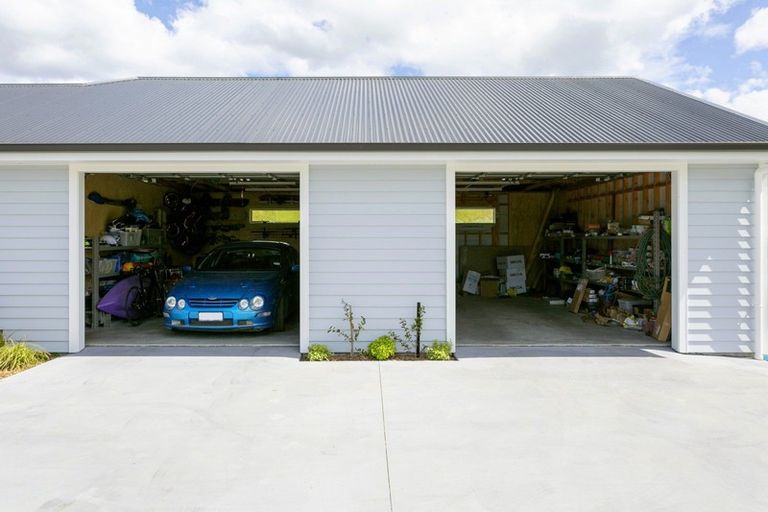 Photo of property in 97 Loch Views Road, Acacia Bay, Taupo, 3385