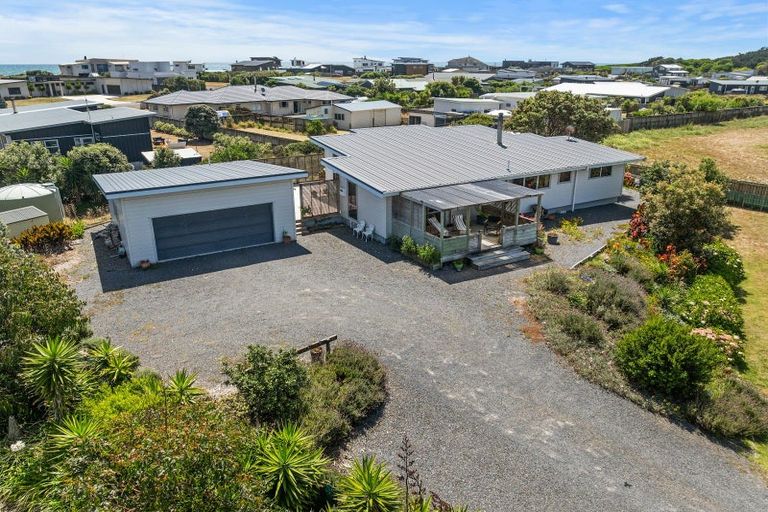 Photo of property in 9 Via Aroha, Waitarere Beach, Levin, 5510