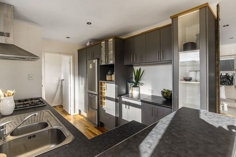 Photo of property in 115 Stanley Road, Glenfield, Auckland, 0629