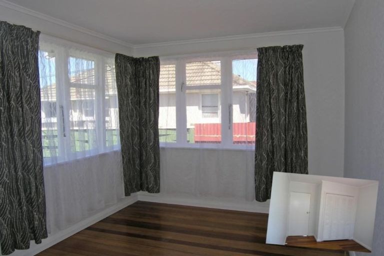 Photo of property in 5 Hollard Grove, Avalon, Lower Hutt, 5011