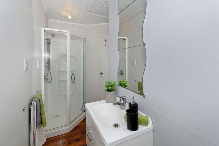 Photo of property in 4/24 Woodglen Road, Glen Eden, Auckland, 0602