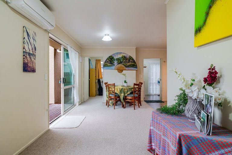Photo of property in 86 Wikiriwhi Crescent, Awapuni, Palmerston North, 4412