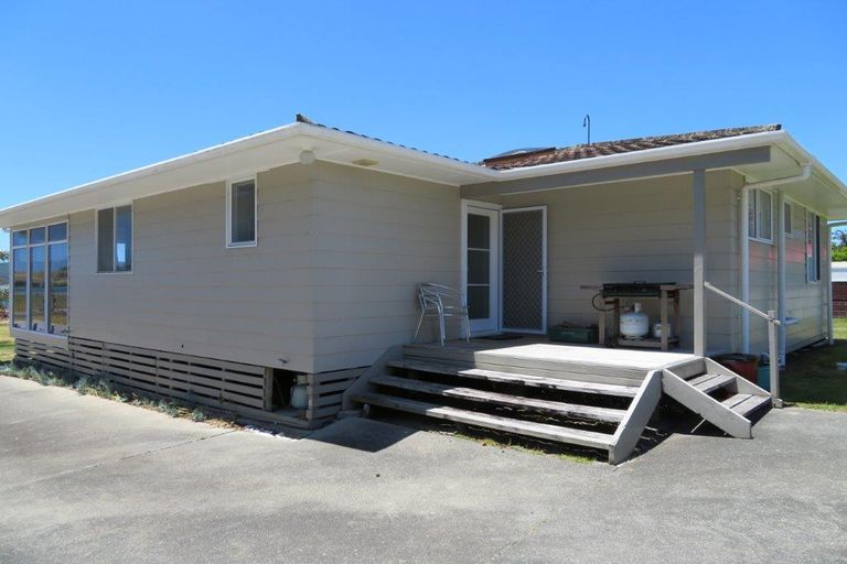 Photo of property in 38 Waterfront Road, Pukenui, 0484