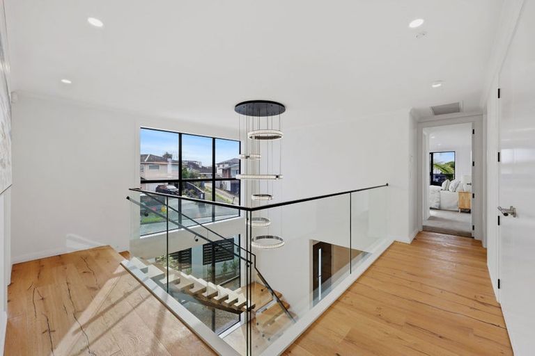 Photo of property in 6a Gulf Crest, Bucklands Beach, Auckland, 2012