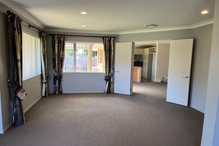 Photo of property in 18 Bellshill Close, Wattle Downs, Auckland, 2103