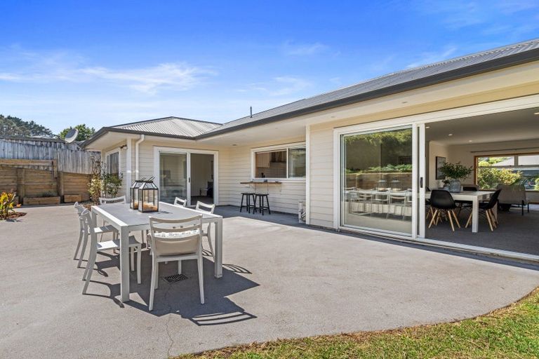 Photo of property in 32 Ballintoy Park Drive, Welcome Bay, Tauranga, 3175