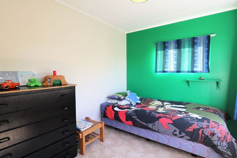 Photo of property in 2 Fairbrother Street, Carterton, 5713