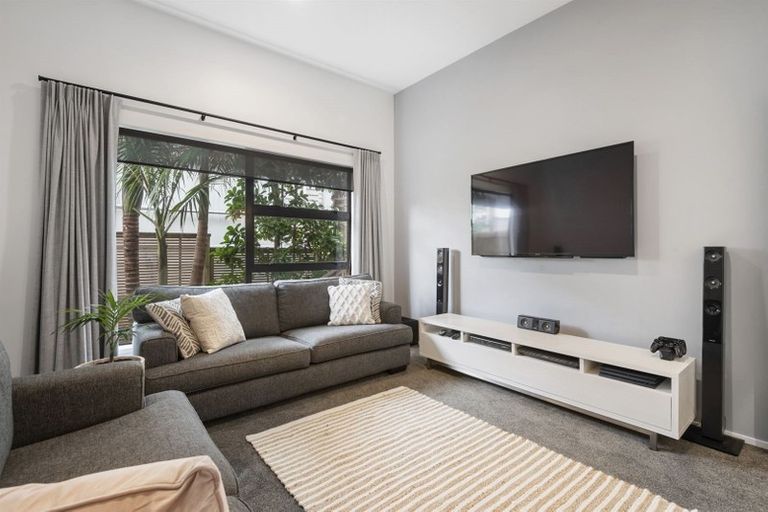 Photo of property in 216 Greenhithe Road, Greenhithe, Auckland, 0632