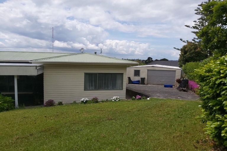 Photo of property in 40 Waimumu Road, Massey, Auckland, 0614