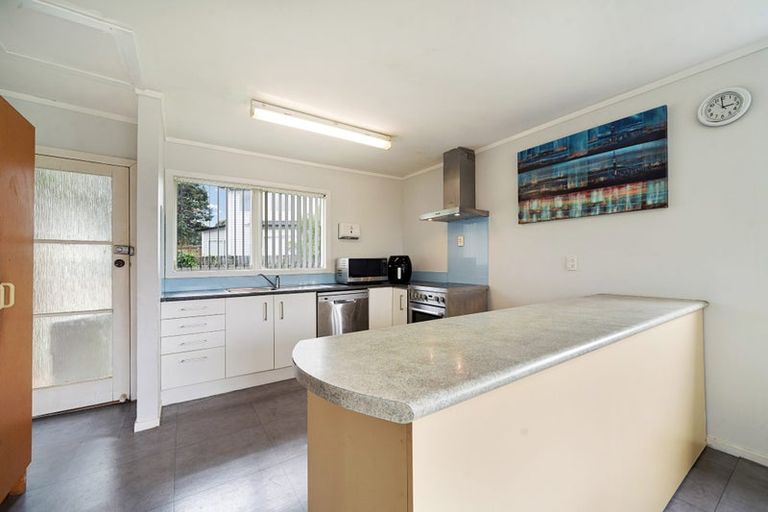 Photo of property in 58 Holbrook Street, Blockhouse Bay, Auckland, 0600