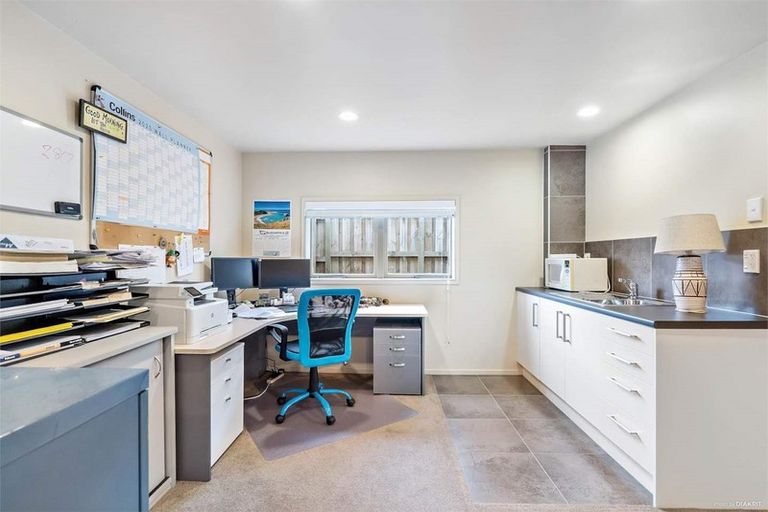 Photo of property in 9 Quibray Place, Botany Downs, Auckland, 2010