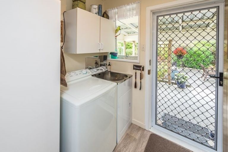 Photo of property in 15 Oaklea Avenue, Marton, 4710