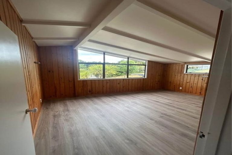 Photo of property in 36 Kingsclere Place, Goodwood Heights, Auckland, 2105