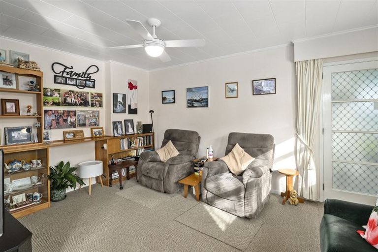 Photo of property in 140 Winchester Street, Levin, 5510