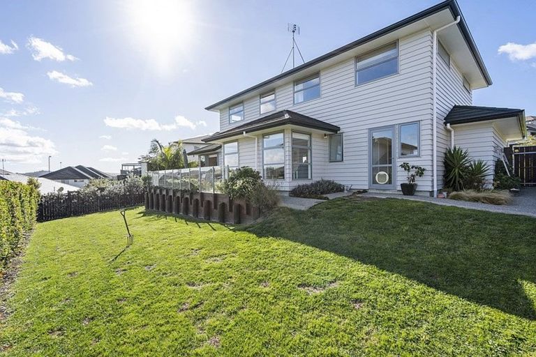 Photo of property in 12 Arbors Track, Silverdale, 0932