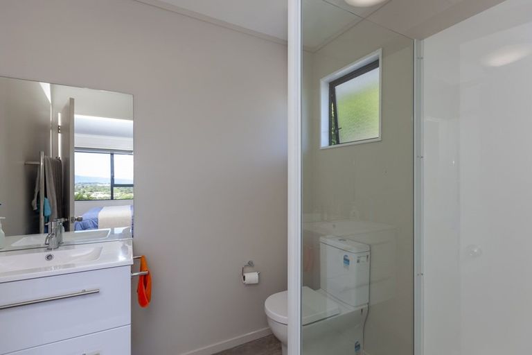 Photo of property in 83 Kakariki Grove, Waikanae, 5036