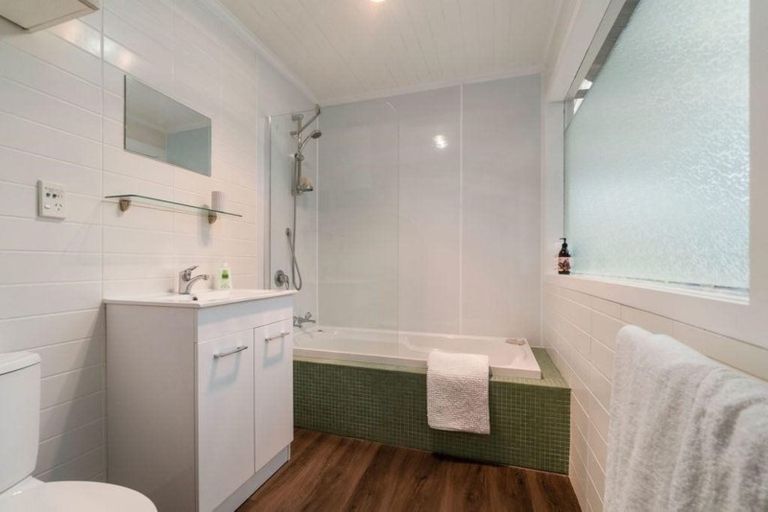 Photo of property in 2/10 Totara Road, Te Atatu Peninsula, Auckland, 0610