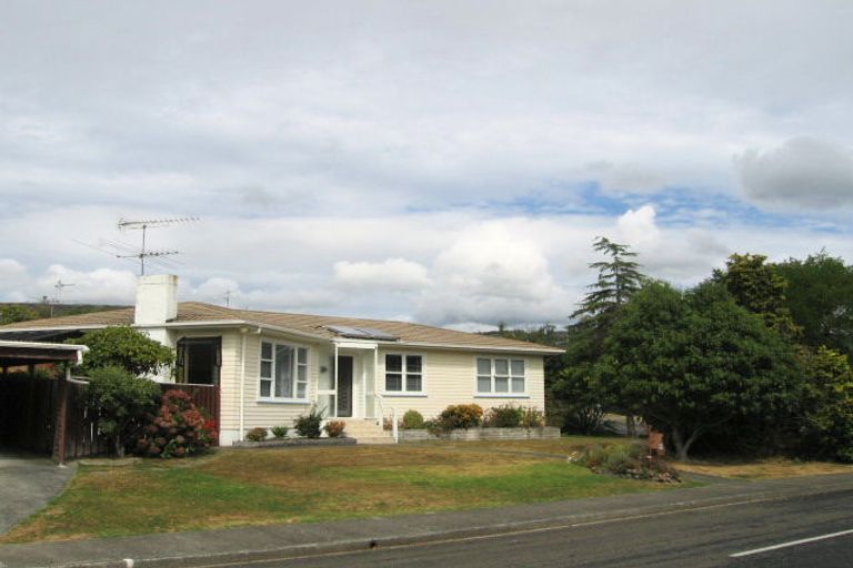 Photo of property in 2 Whirinaki Crescent, Heretaunga, Upper Hutt, 5018