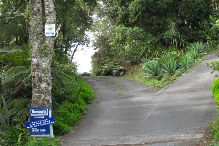 Photo of property in 31 Cascade Avenue, Waiatarua, Auckland, 0604