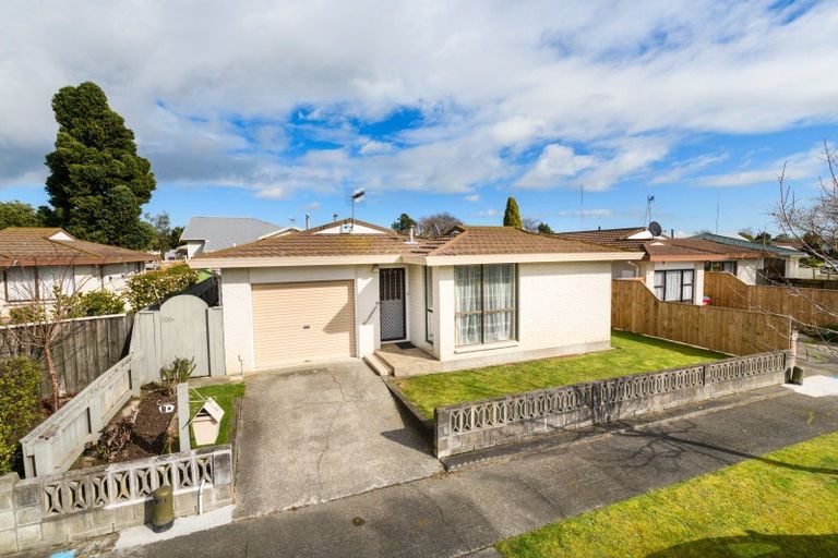 Photo of property in 1a Lowestoft Place, West End, Palmerston North, 4412