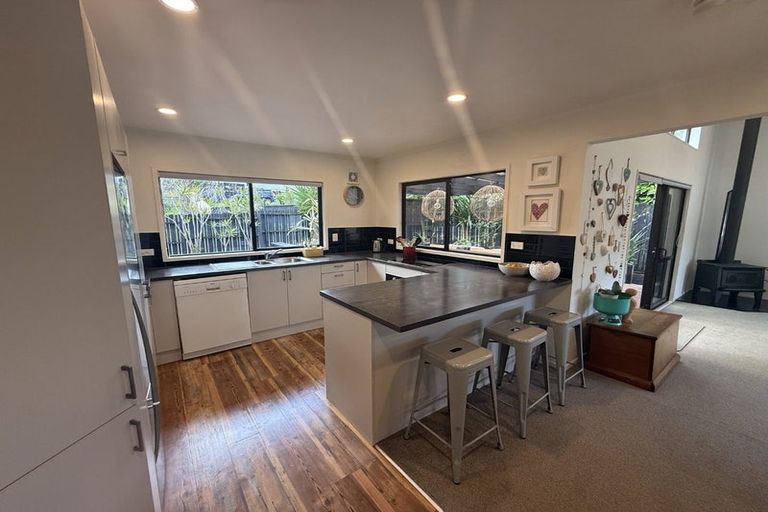 Photo of property in 9a Shadon Place, Stanmore Bay, Whangaparaoa, 0932