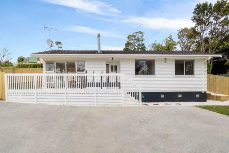 Photo of property in 31 Weatherly Road, Torbay, Auckland, 0630