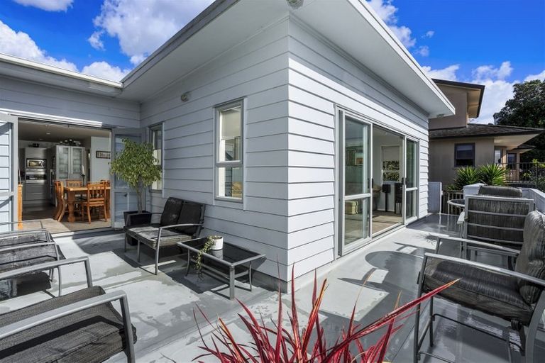 Photo of property in 589d East Coast Road, Browns Bay, Auckland, 0632