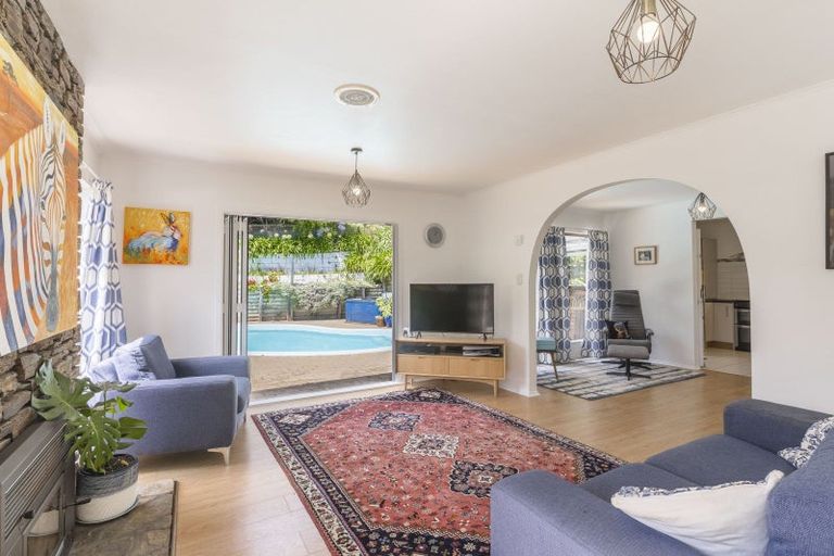 Photo of property in 16 Weggery Drive, Waikanae Beach, Waikanae, 5036