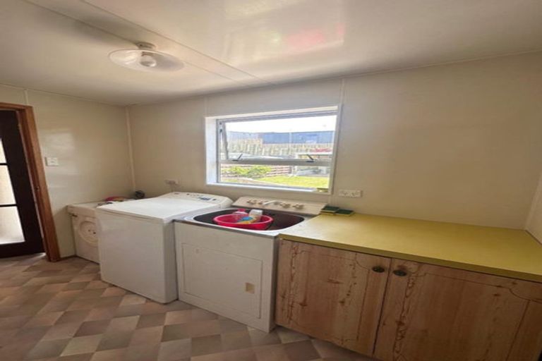 Photo of property in 100 Young Street, New Plymouth, 4310