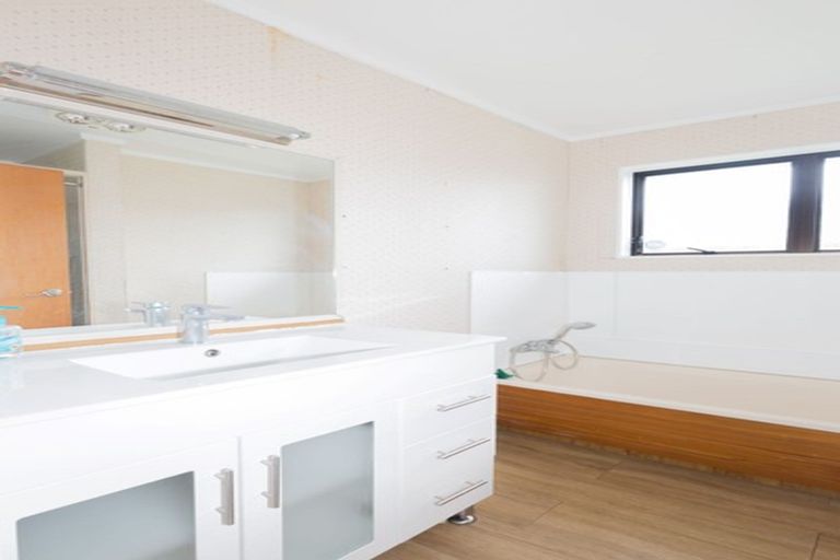 Photo of property in 71a Cambridge Terrace, Waterloo, Lower Hutt, 5011