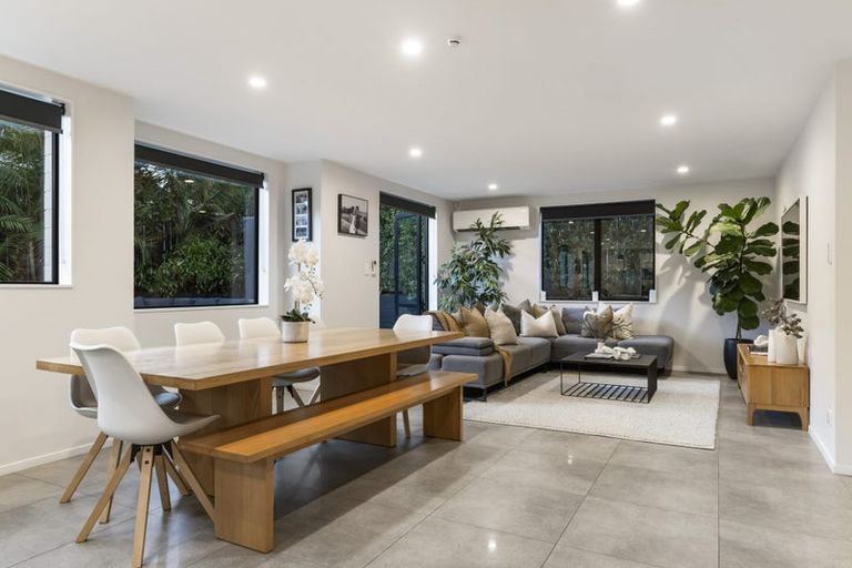 Photo of property in 71a Neil Avenue, Te Atatu Peninsula, Auckland, 0610