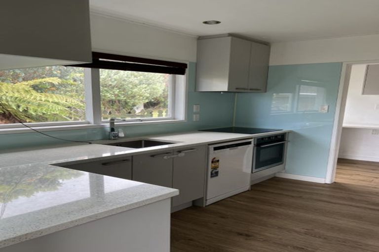 Photo of property in 41 Cascades Road, Pakuranga Heights, Auckland, 2010