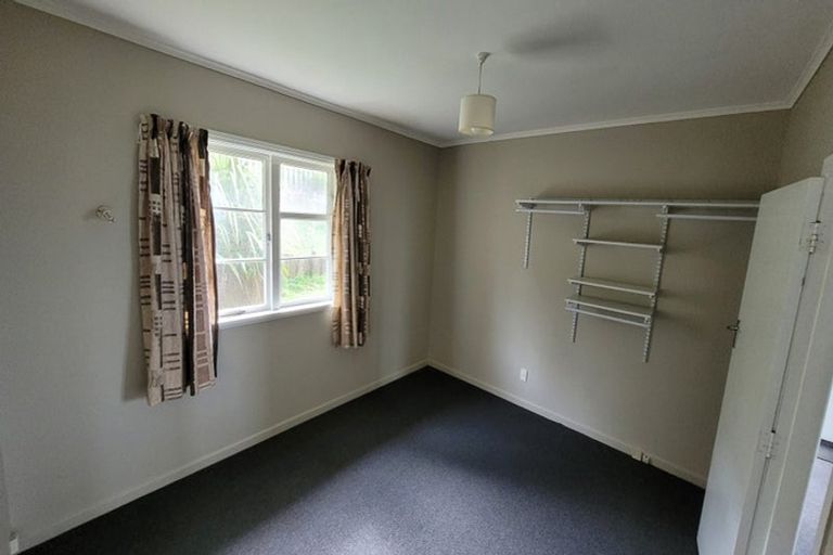 Photo of property in 3 Salford Street, Newlands, Wellington, 6037